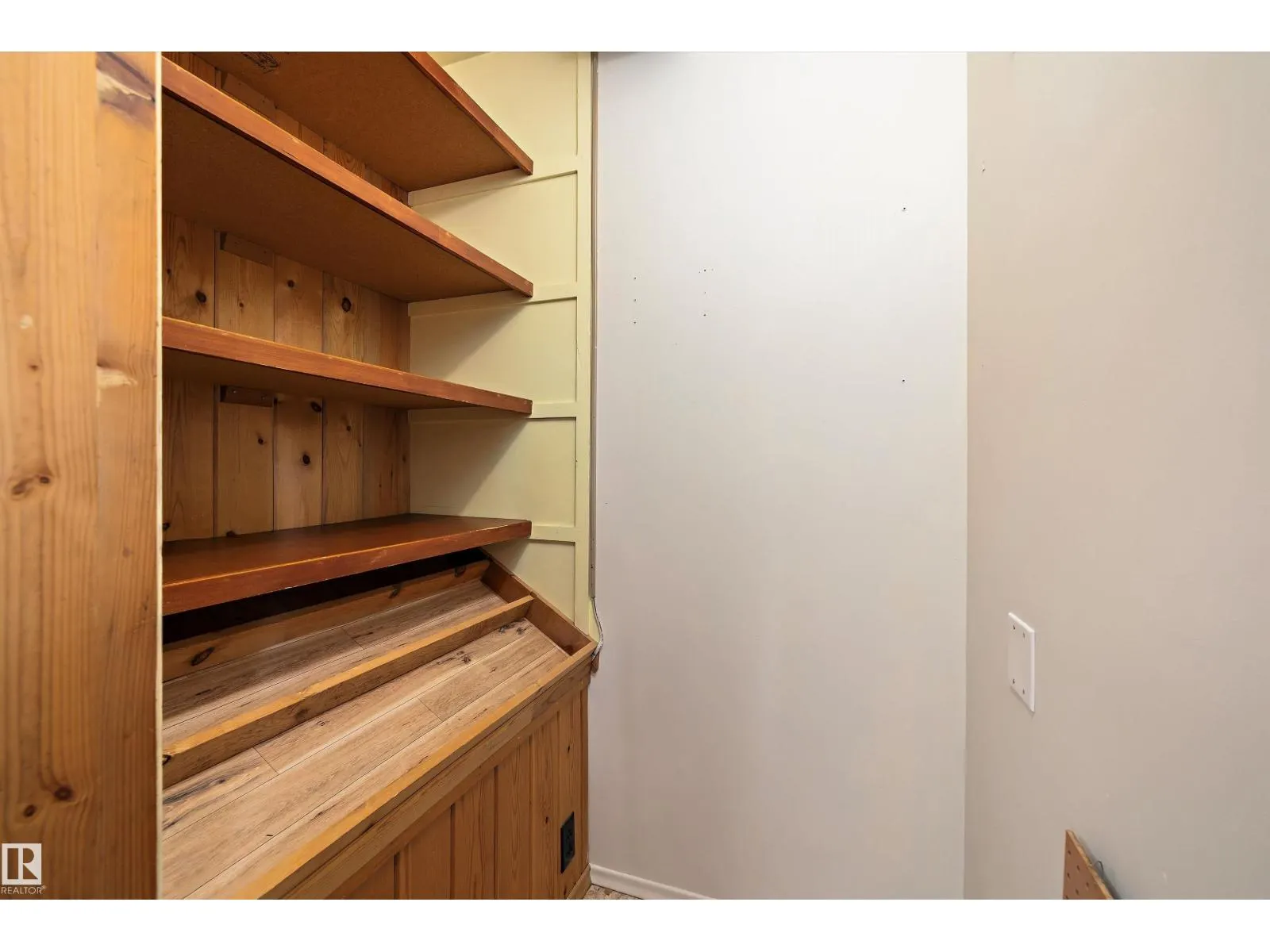 9911 149 ST NW