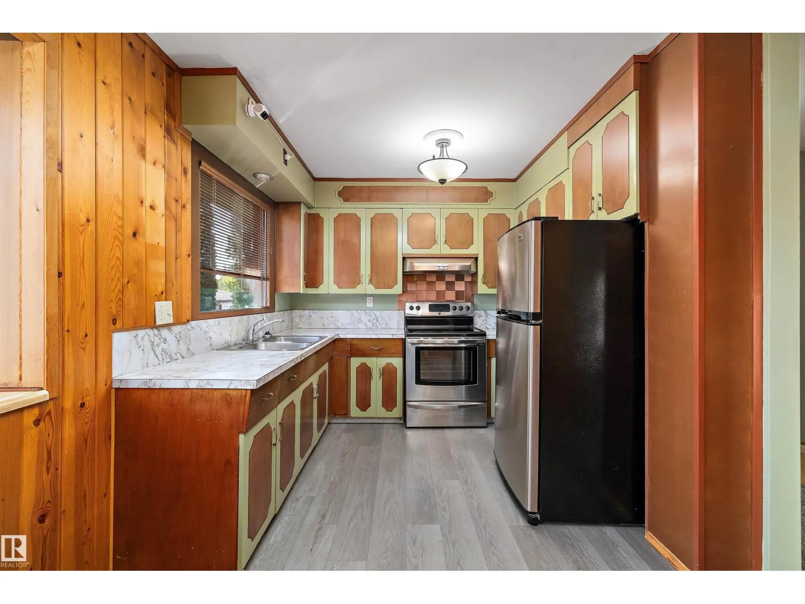 9911 149 ST NW