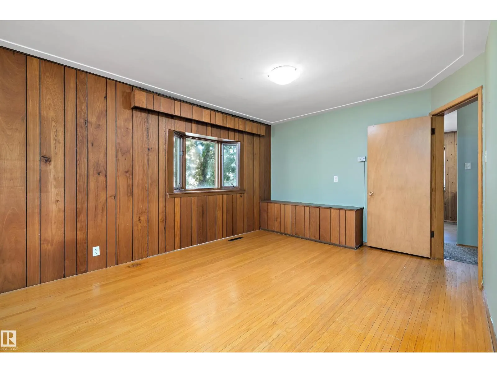 9911 149 ST NW