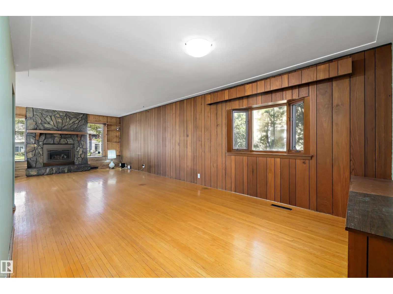 9911 149 ST NW