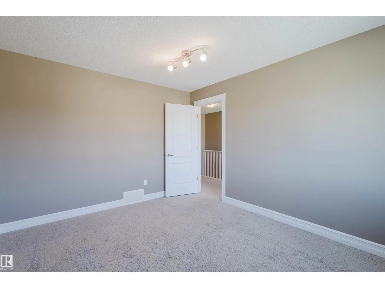 11321 13A AV SW