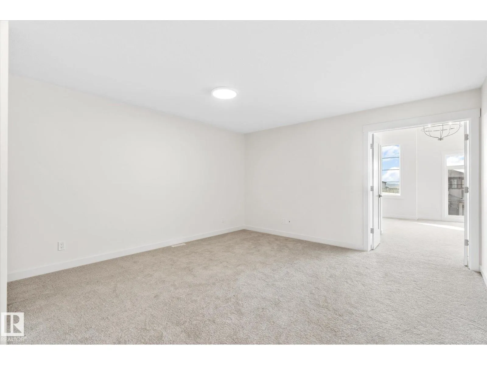 22372 89 AV NW