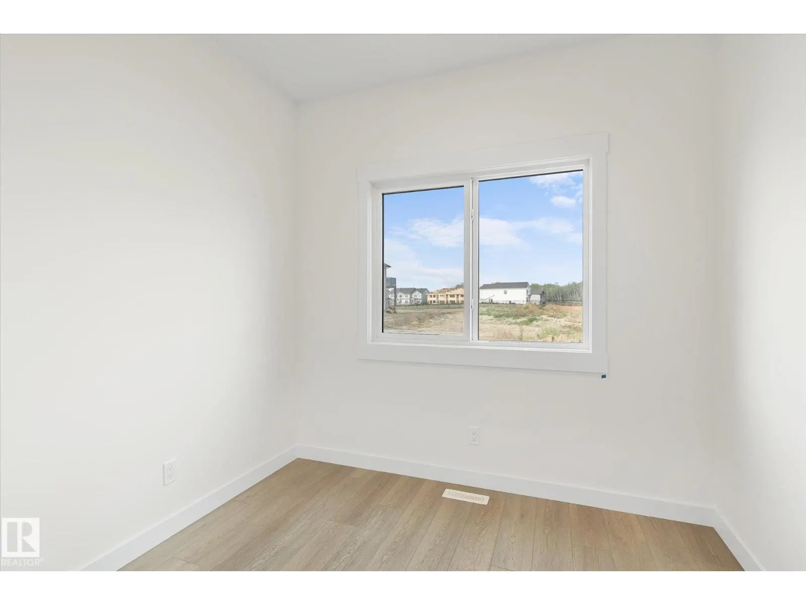 22372 89 AV NW