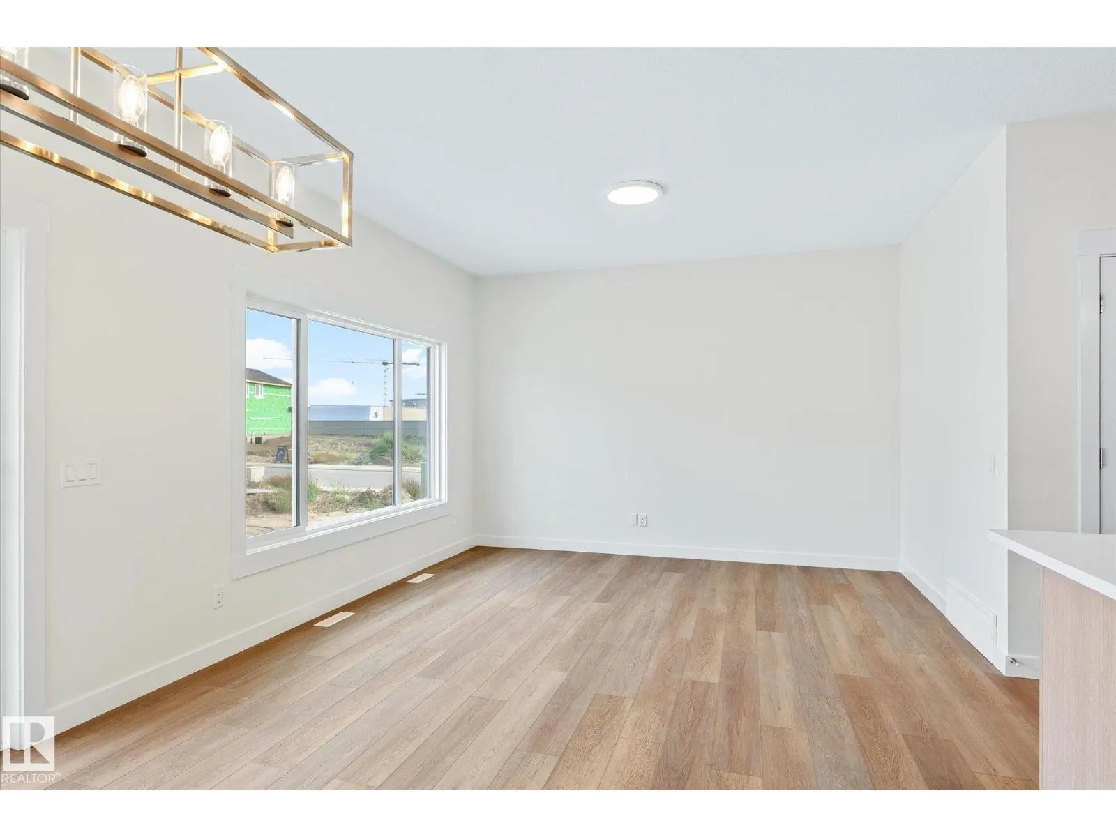 22372 89 AV NW