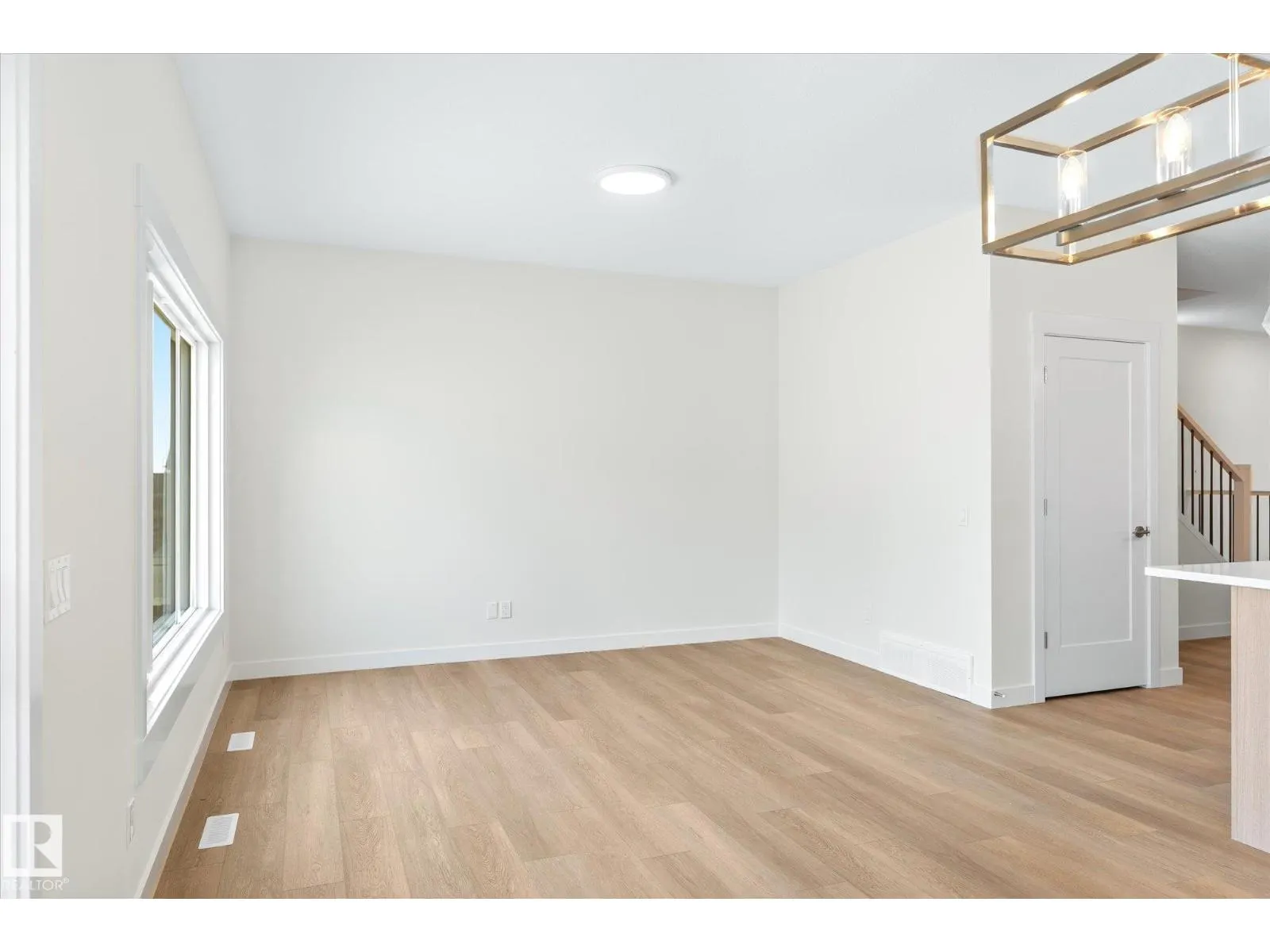 22372 89 AV NW