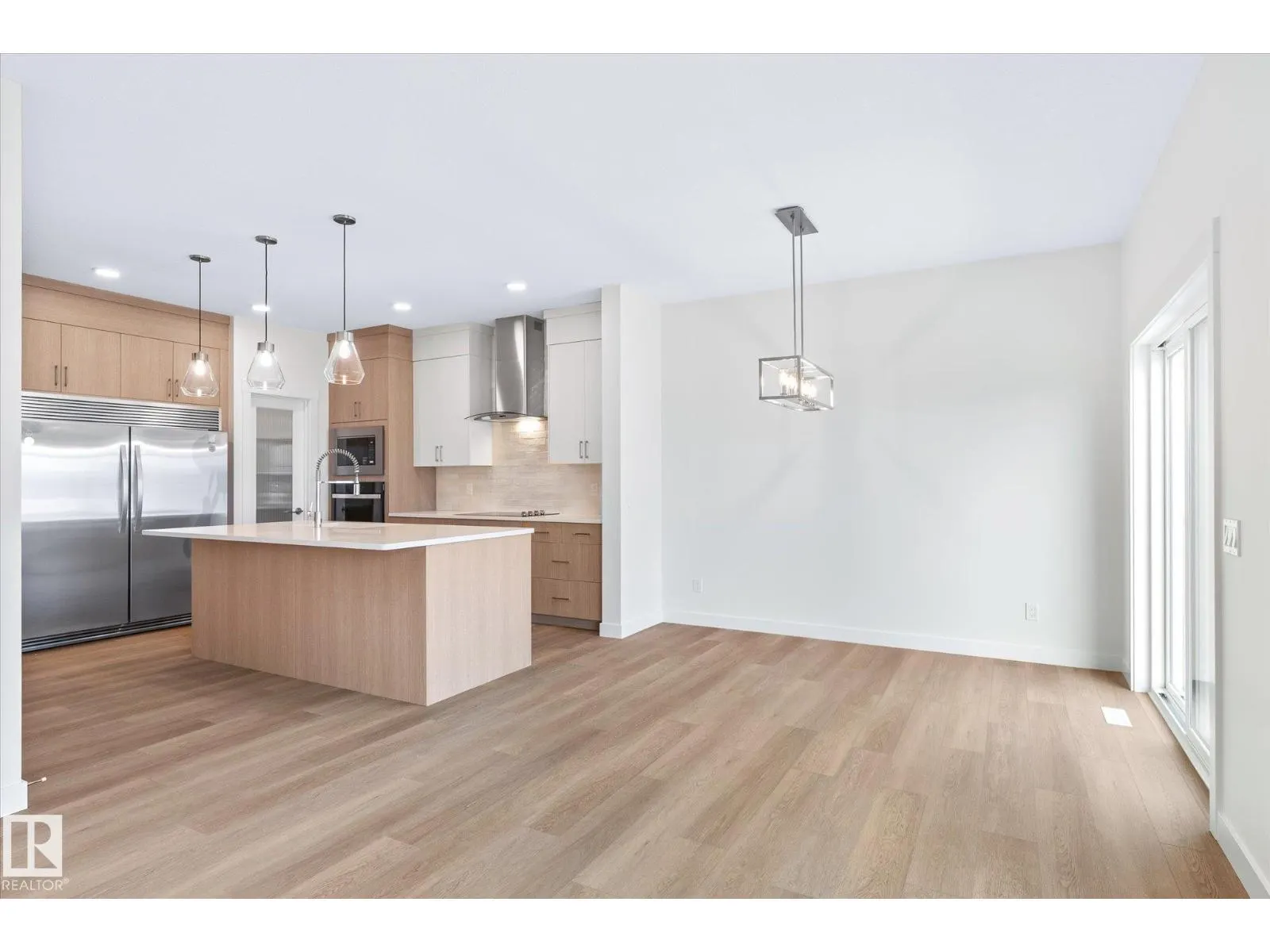22372 89 AV NW