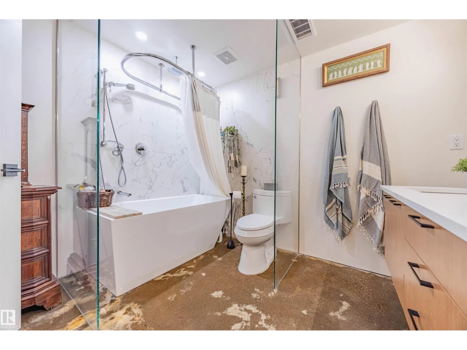 #114 10309 107 ST NW
