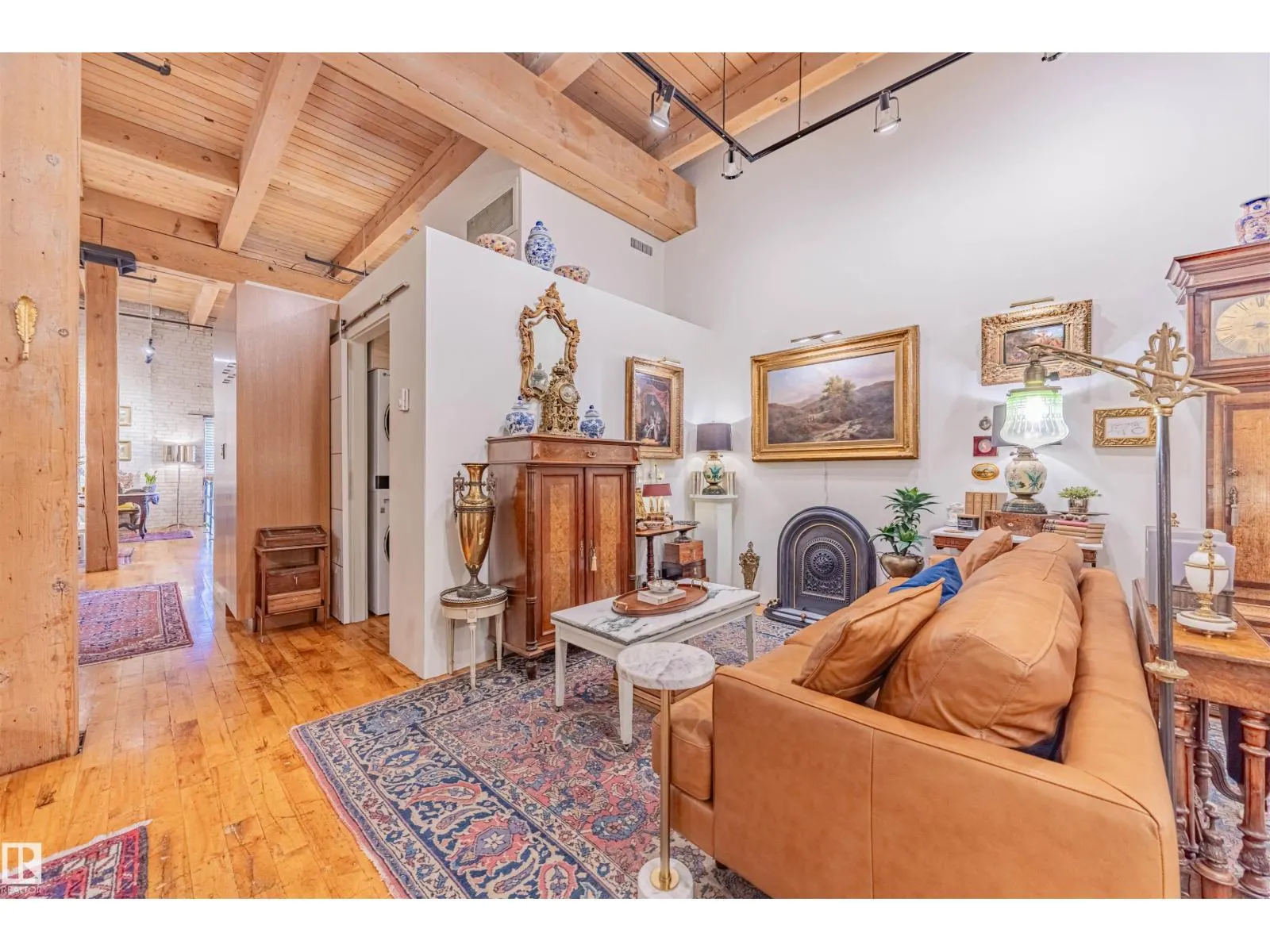 #114 10309 107 ST NW