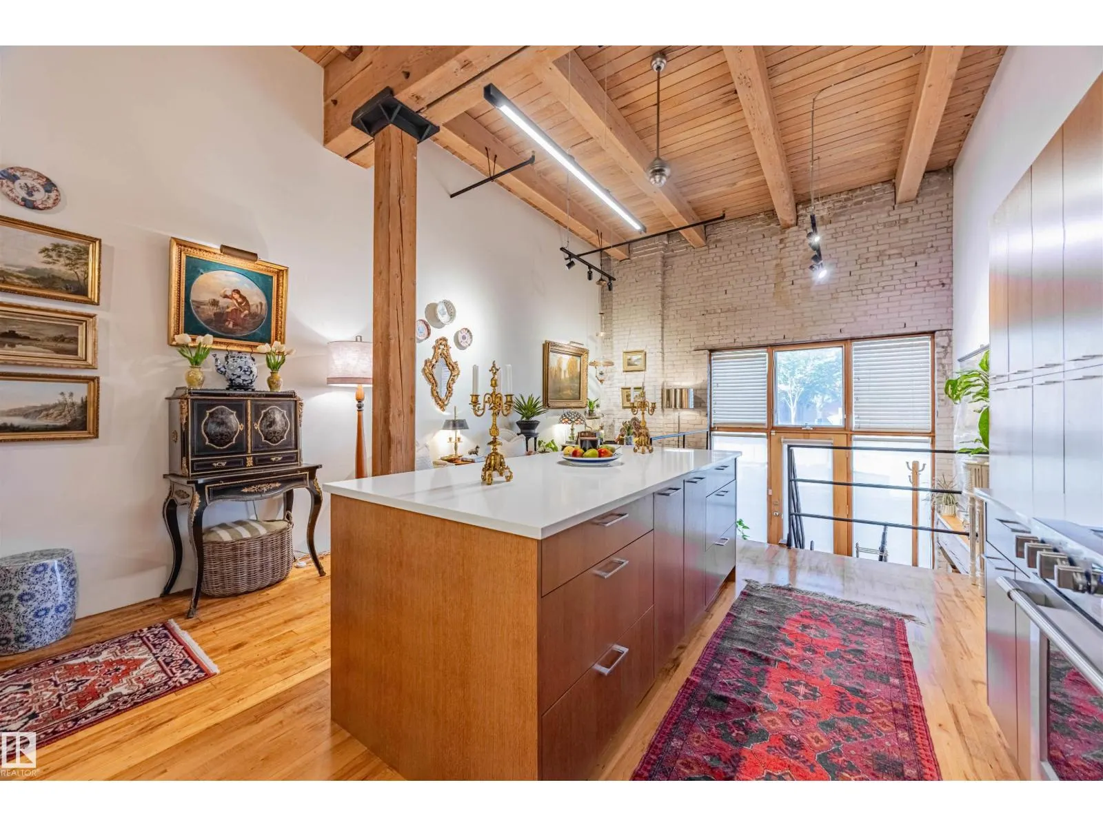 #114 10309 107 ST NW