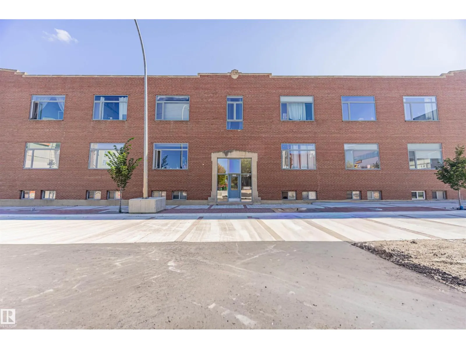 #114 10309 107 ST NW