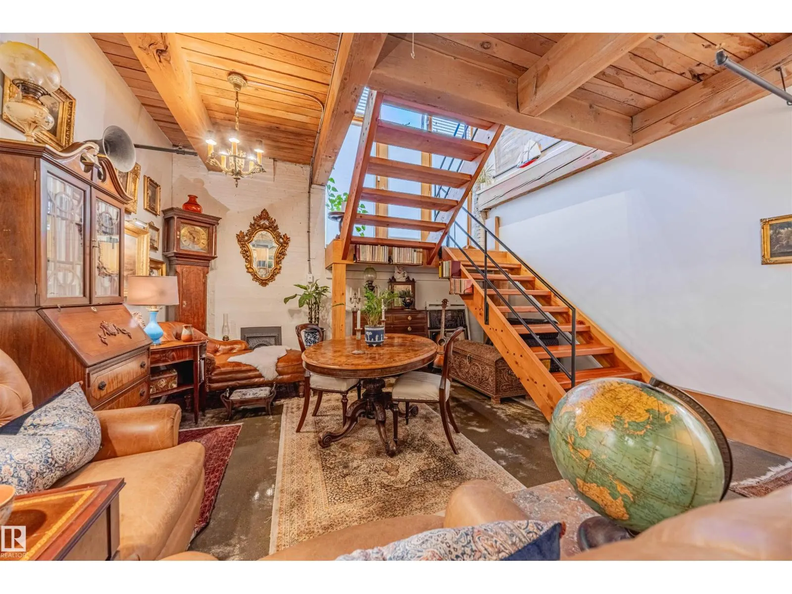 #114 10309 107 ST NW