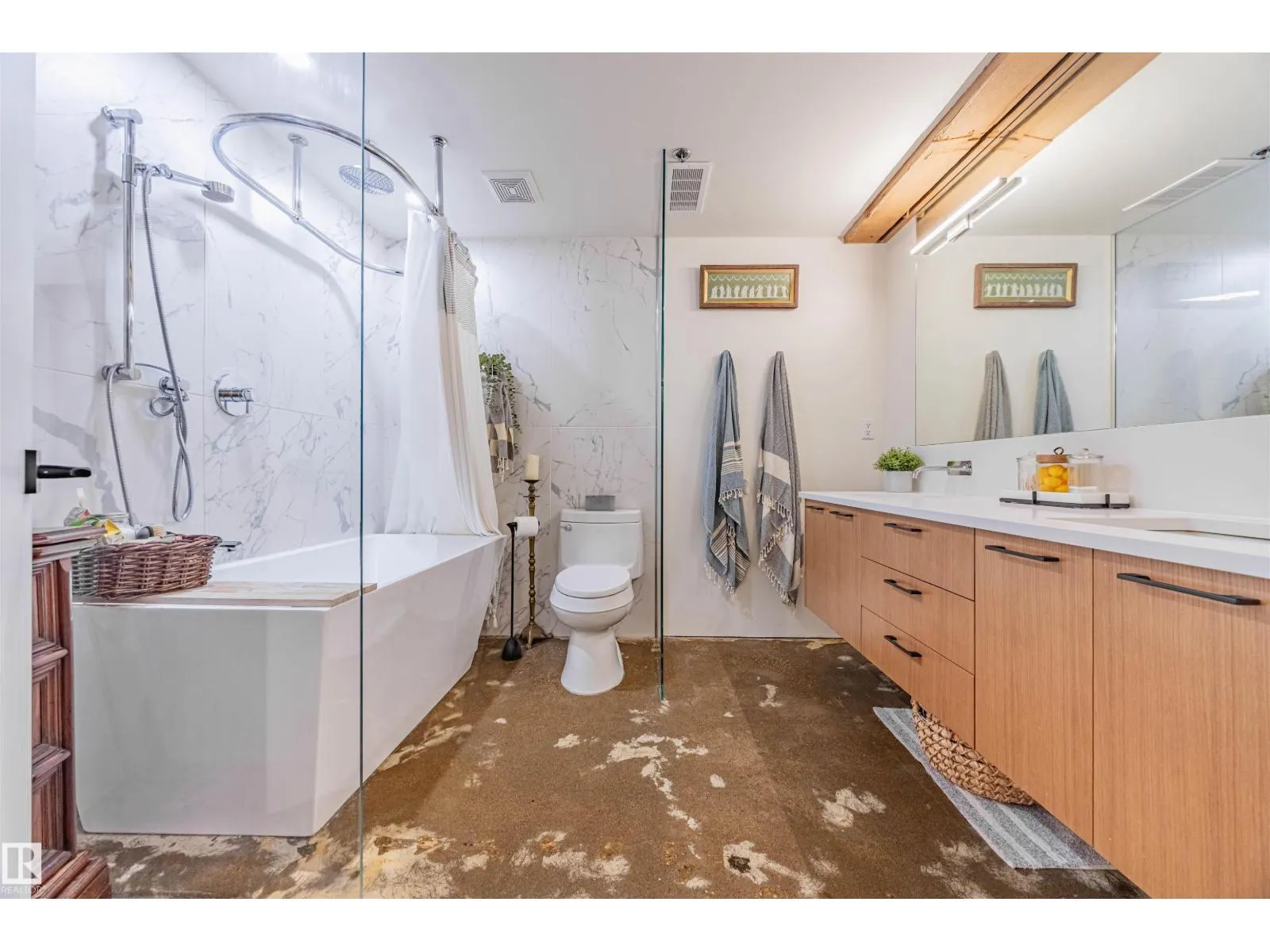 #114 10309 107 ST NW