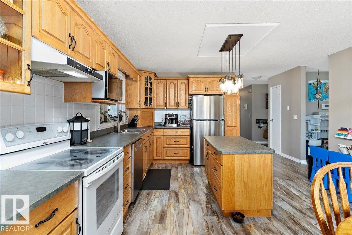 8 BEAVERHILL DR