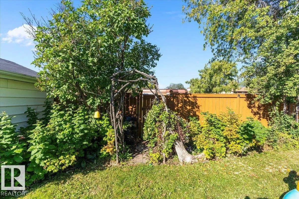 8 BEAVERHILL DR