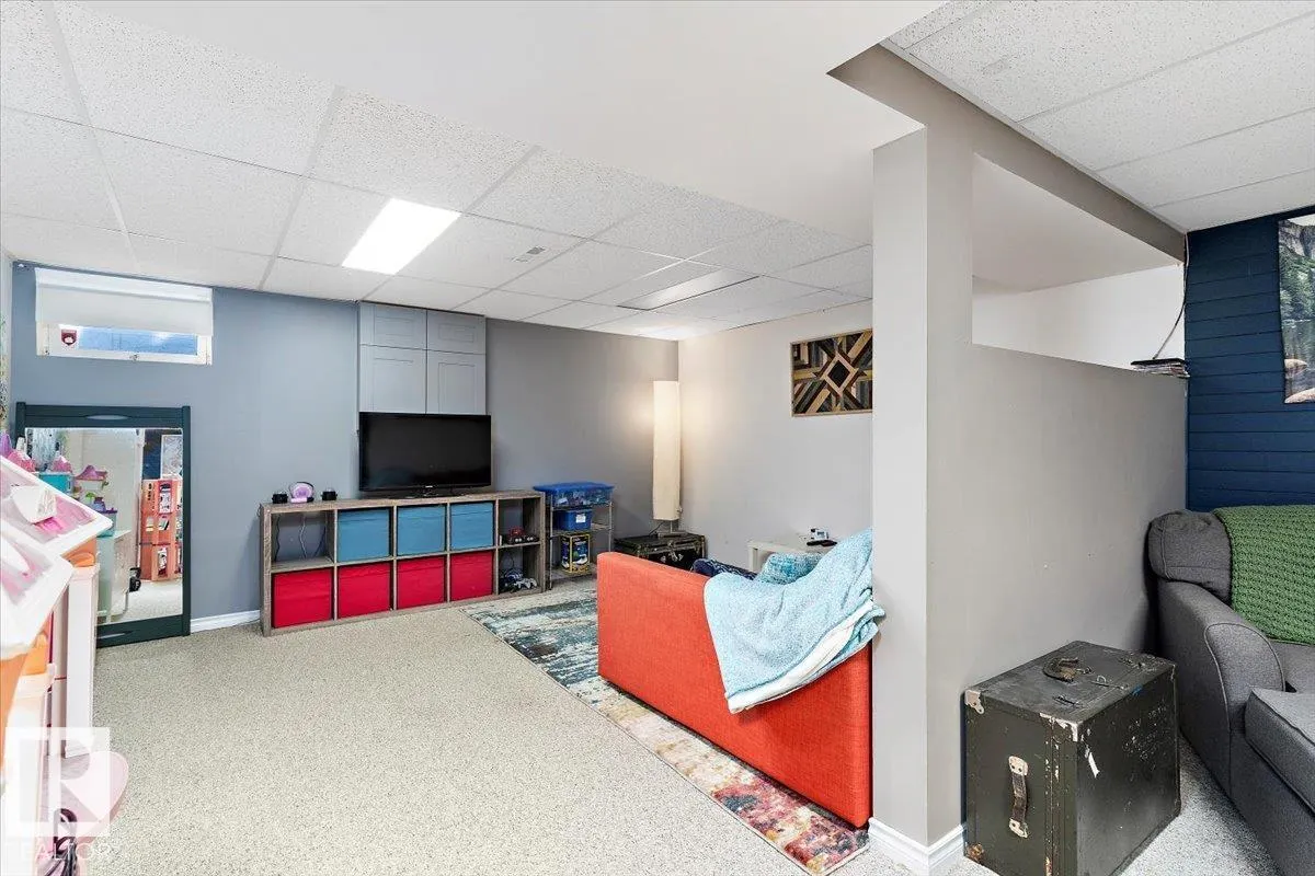 8 BEAVERHILL DR