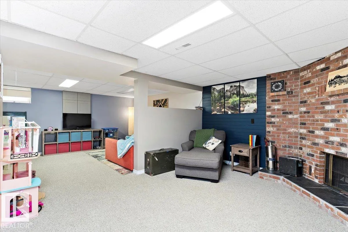 8 BEAVERHILL DR