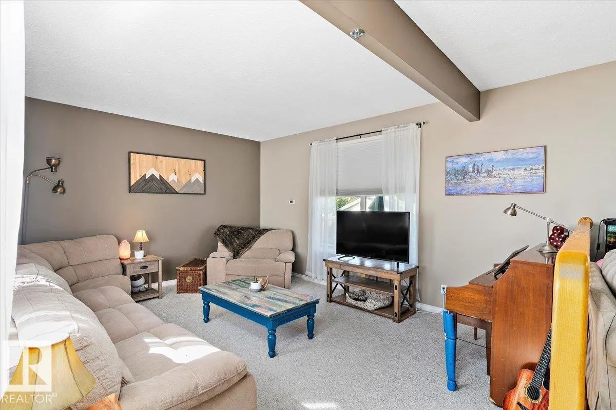 8 BEAVERHILL DR