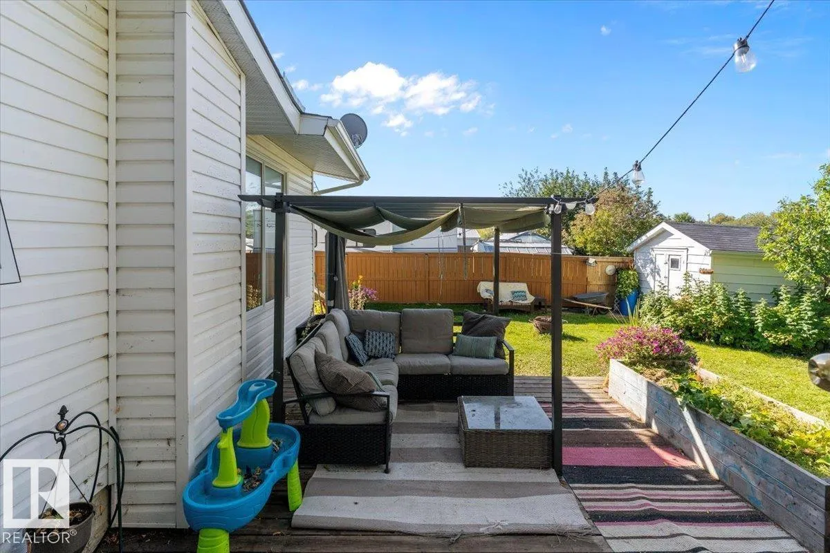 8 BEAVERHILL DR