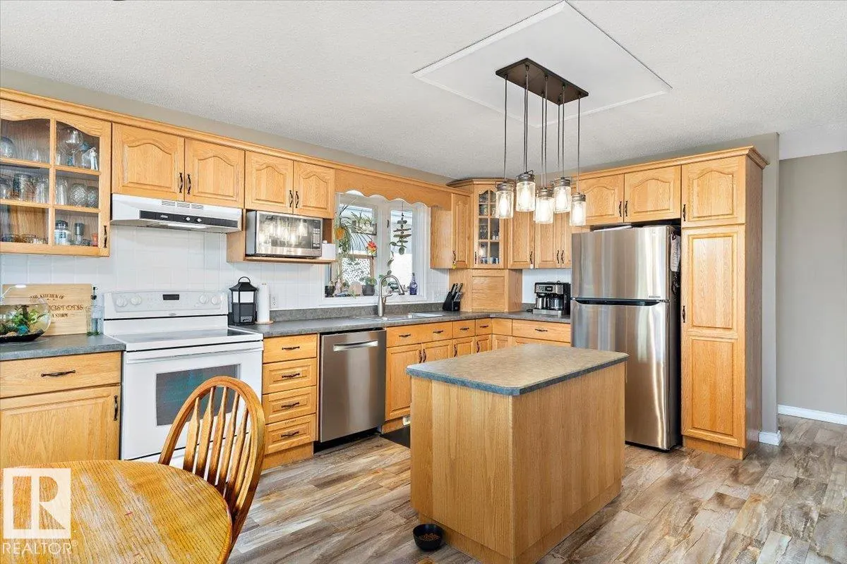 8 BEAVERHILL DR