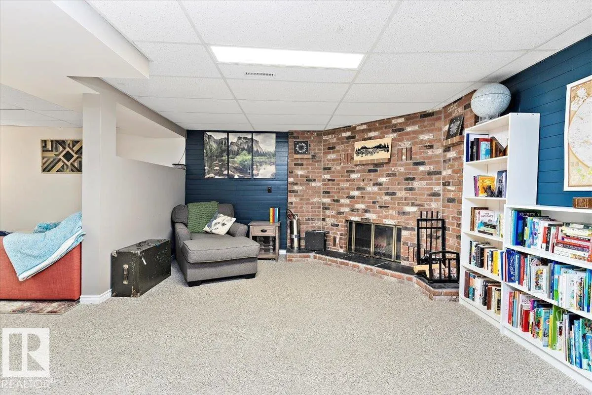 8 BEAVERHILL DR
