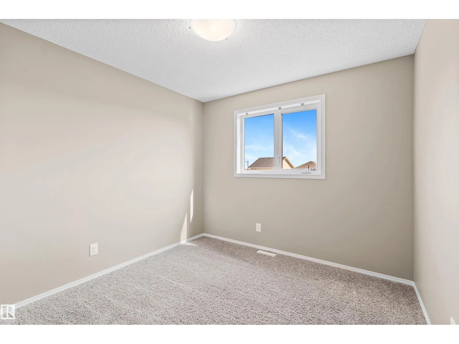 9519 212 ST NW