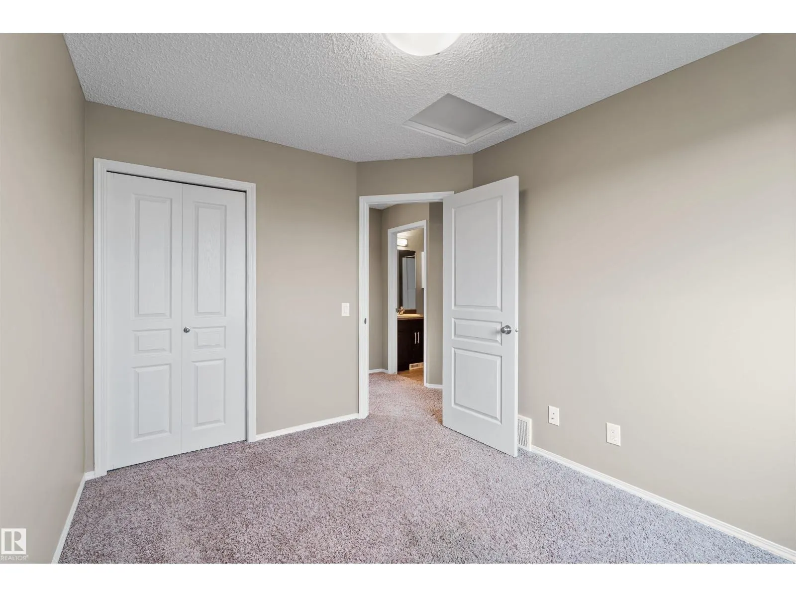 9519 212 ST NW