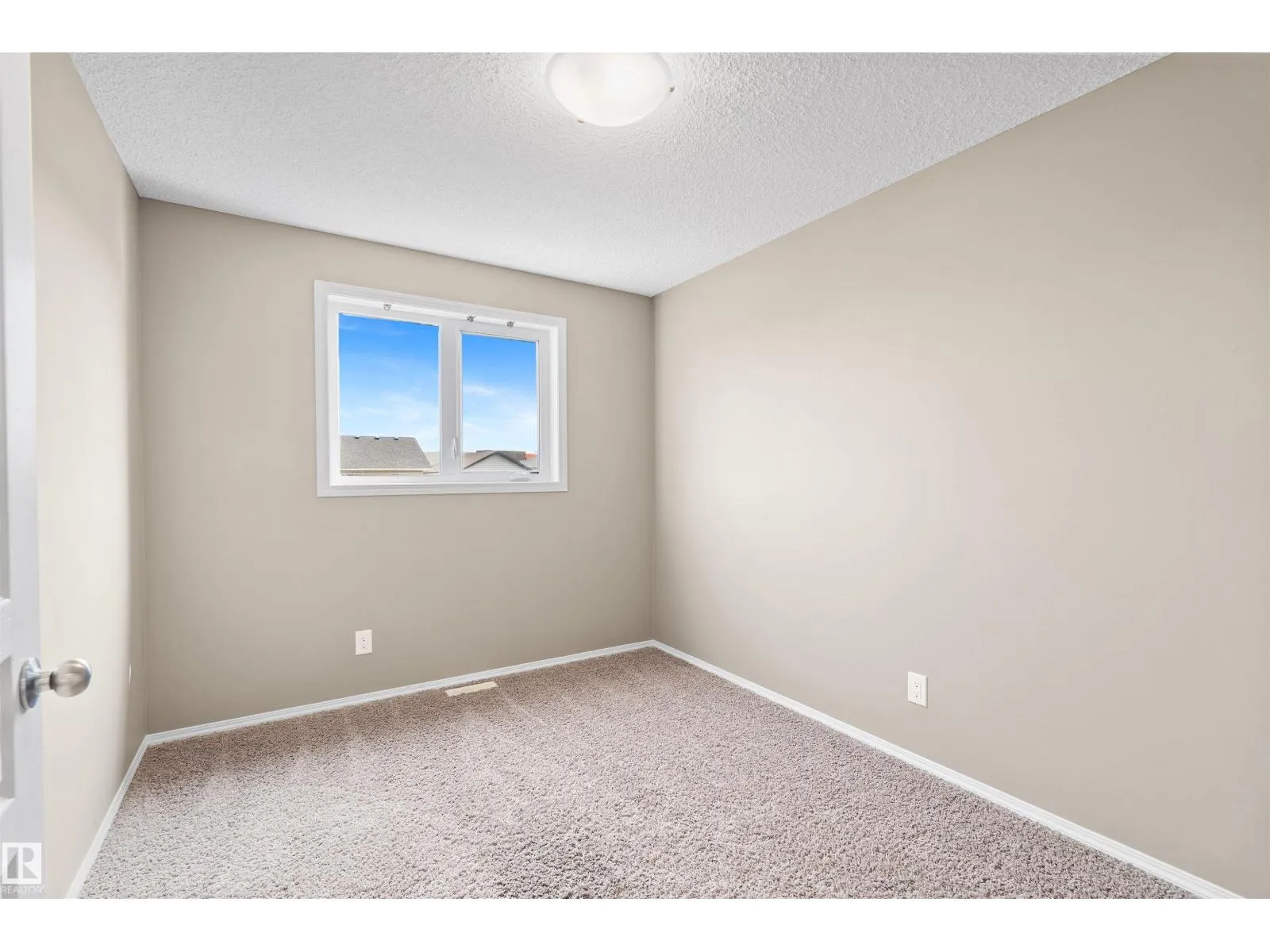 9519 212 ST NW
