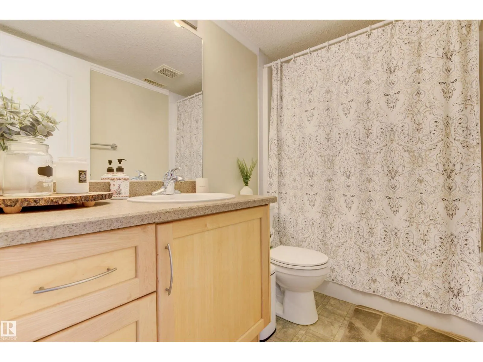 153 Ridgeland CR