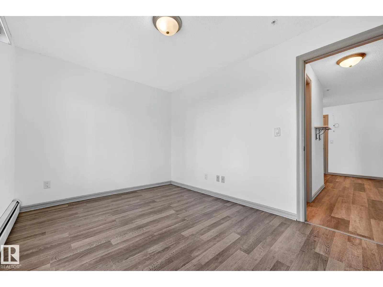 #215 2208 44 AV NW