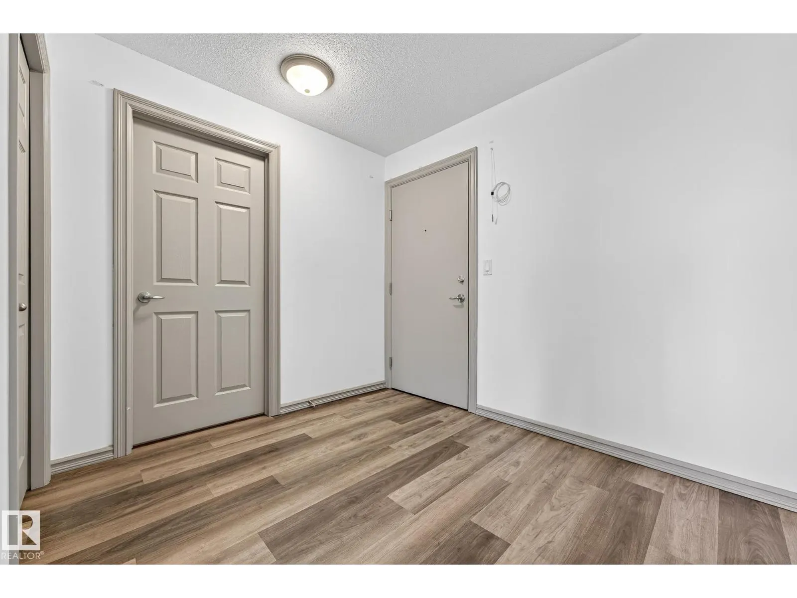 #215 2208 44 AV NW
