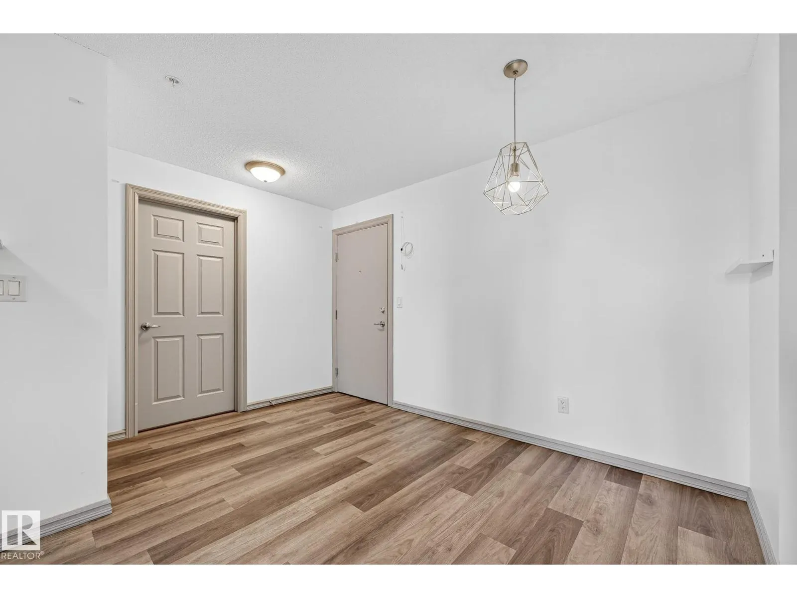 #215 2208 44 AV NW