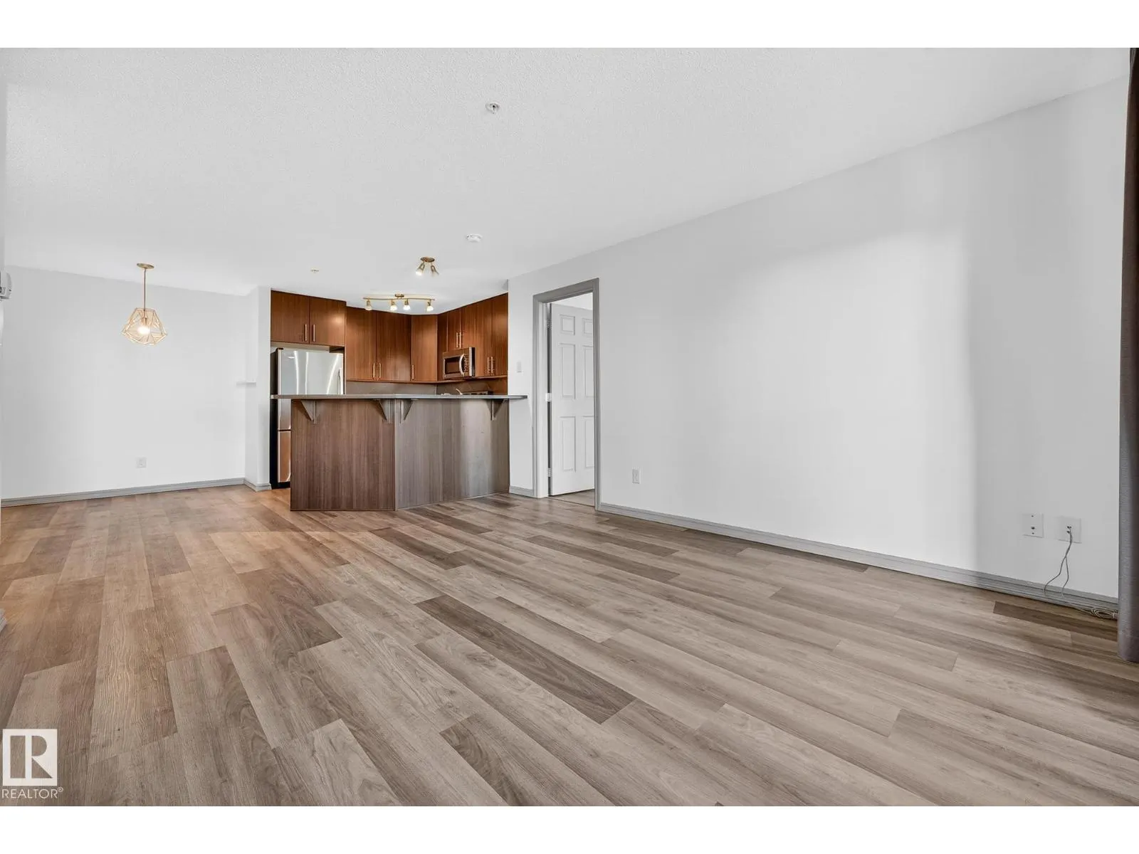 #215 2208 44 AV NW