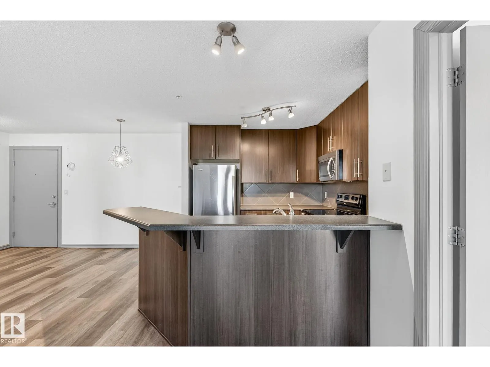 #215 2208 44 AV NW
