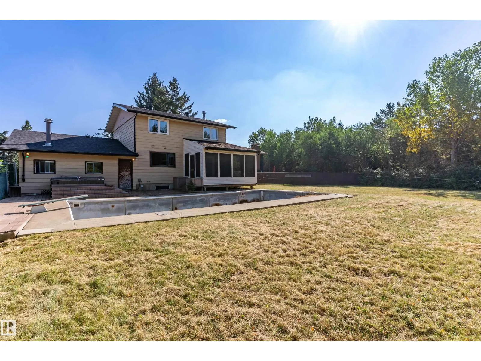 11623 32A AV NW