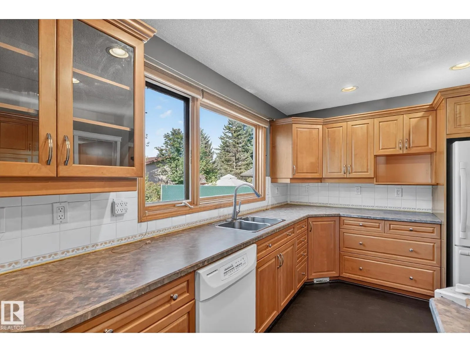 11623 32A AV NW