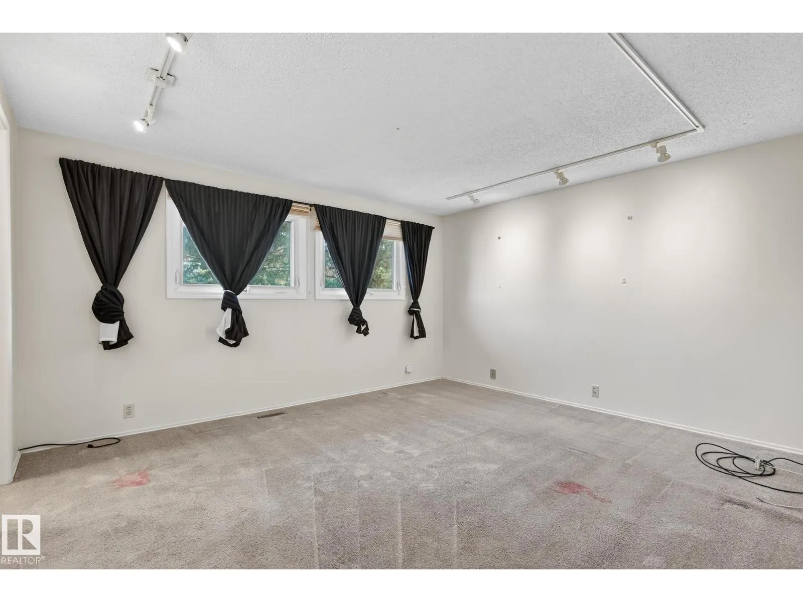 11623 32A AV NW