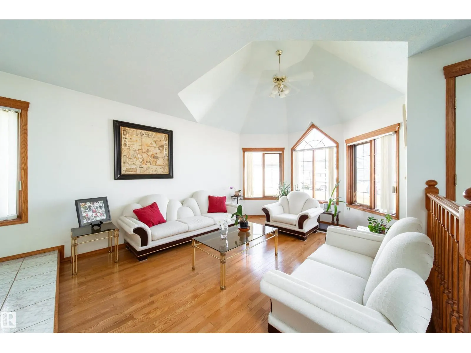 4228 46 St NW NW