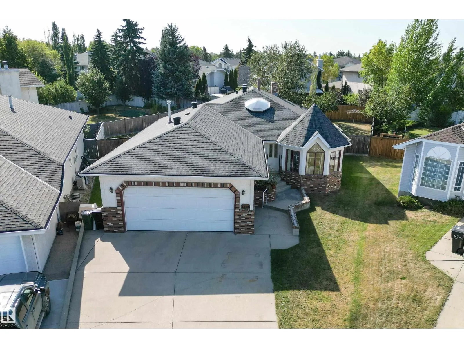 4228 46 St NW NW