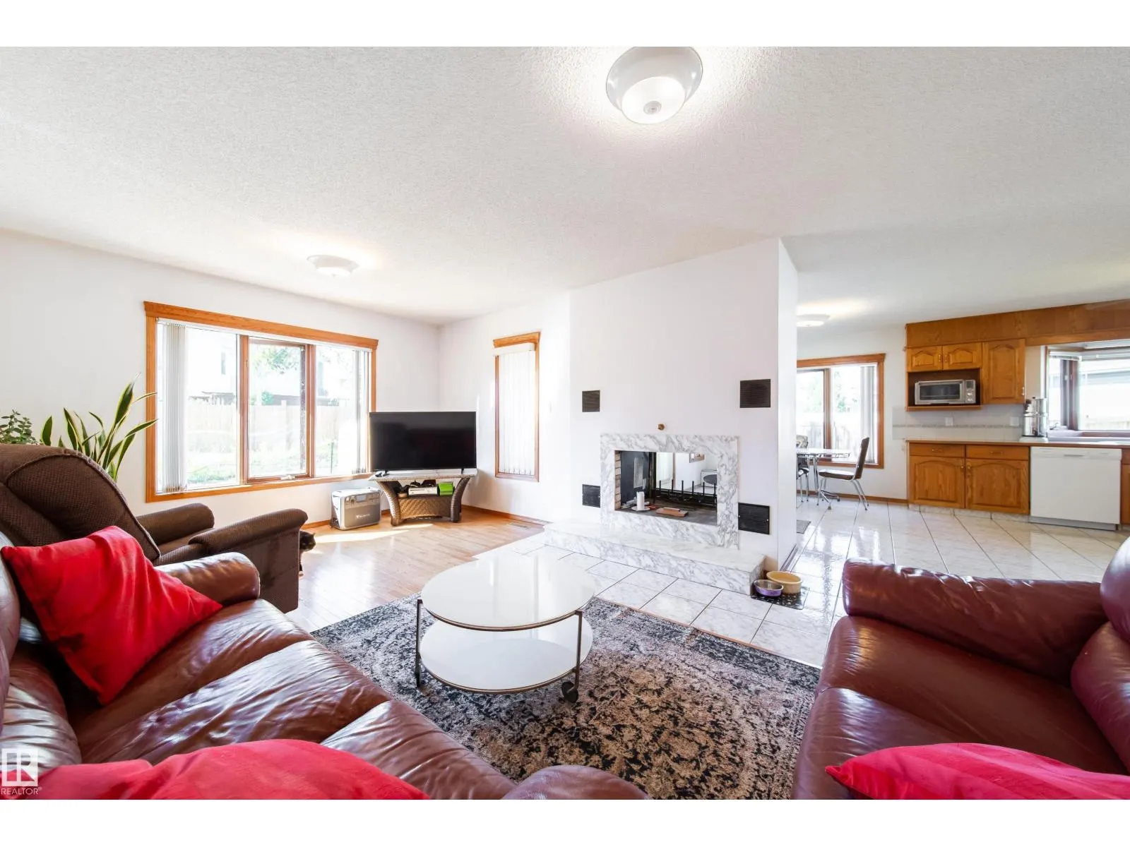 4228 46 St NW NW