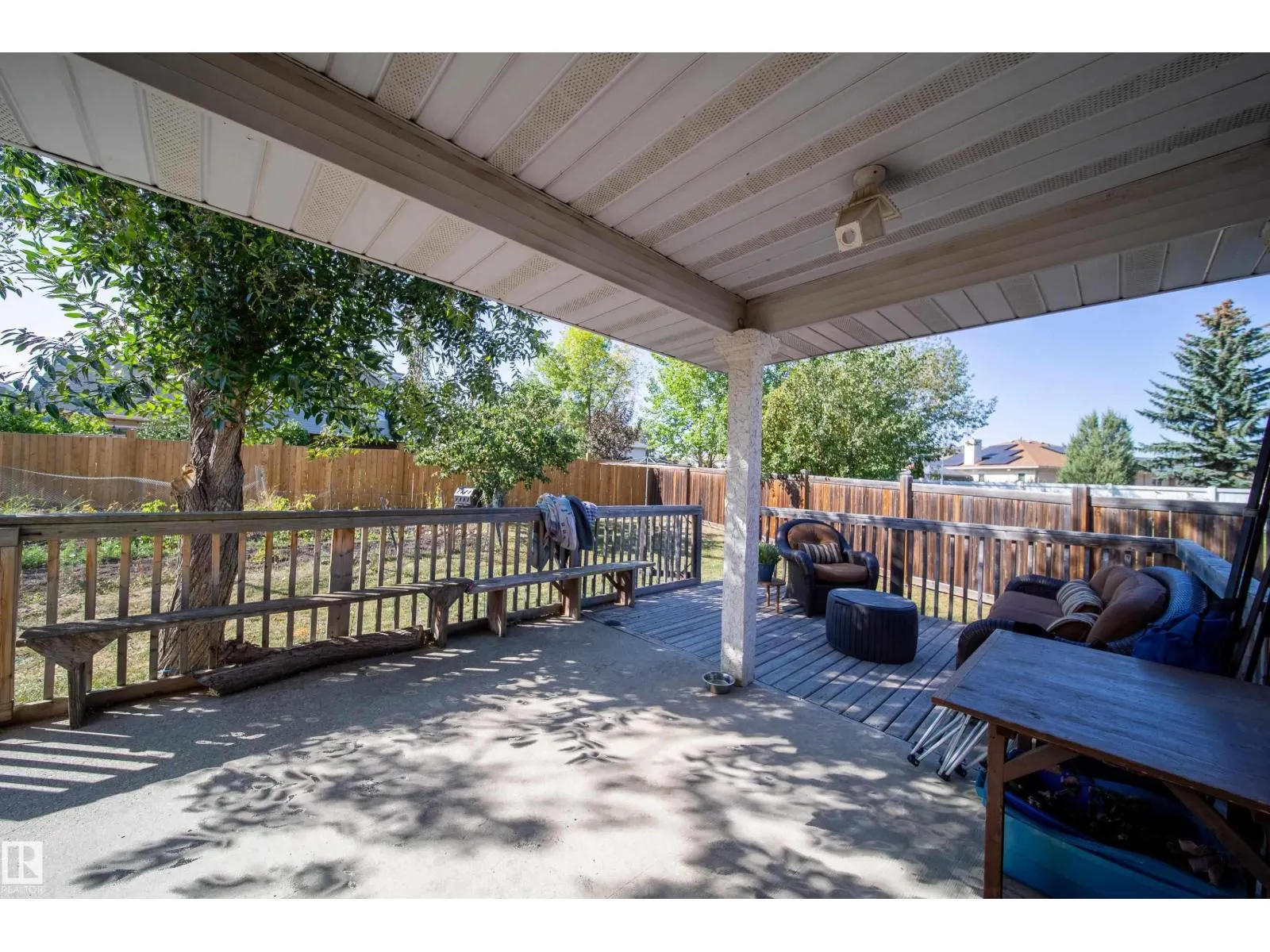 4228 46 St NW NW