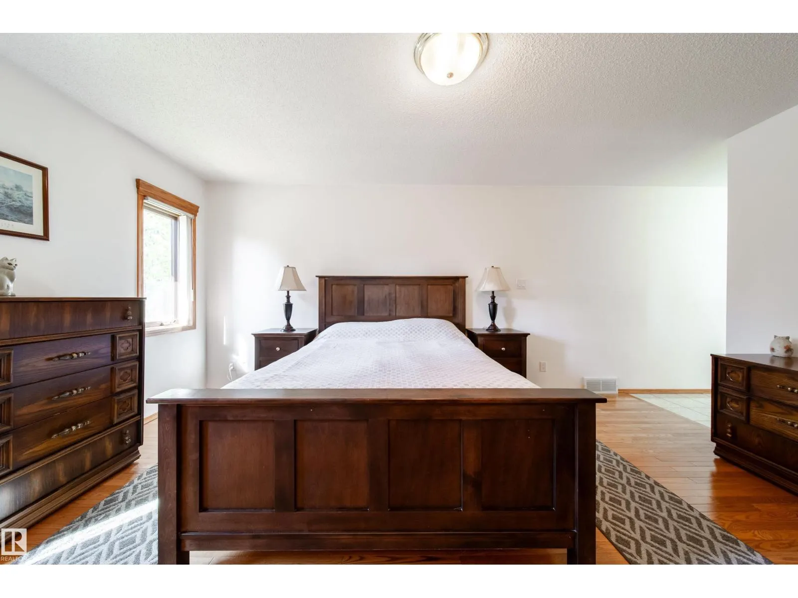 4228 46 St NW NW