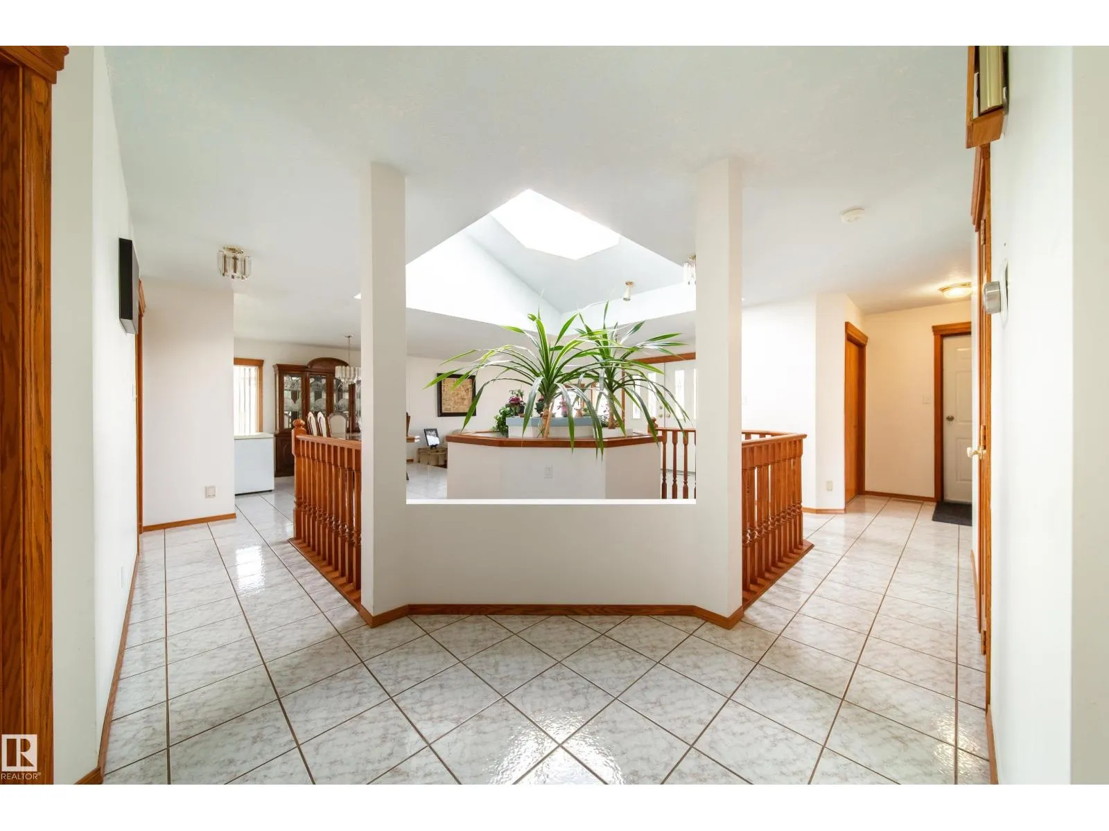 4228 46 St NW NW