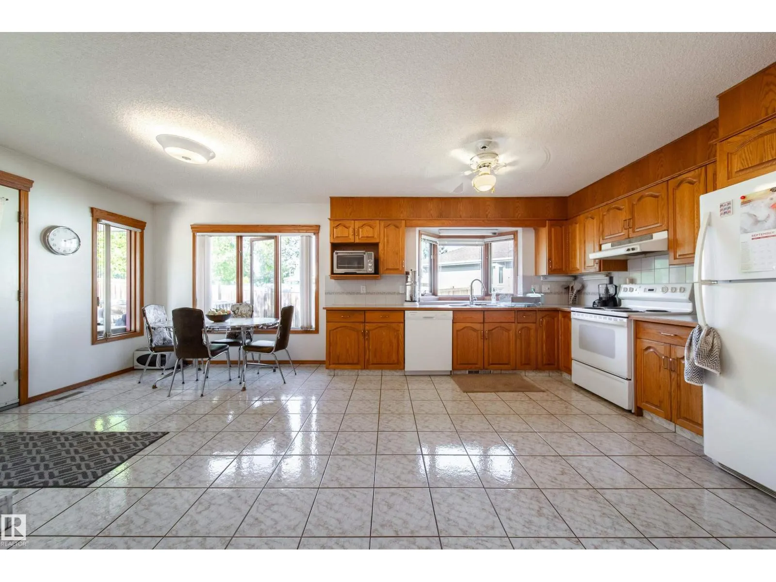 4228 46 St NW NW
