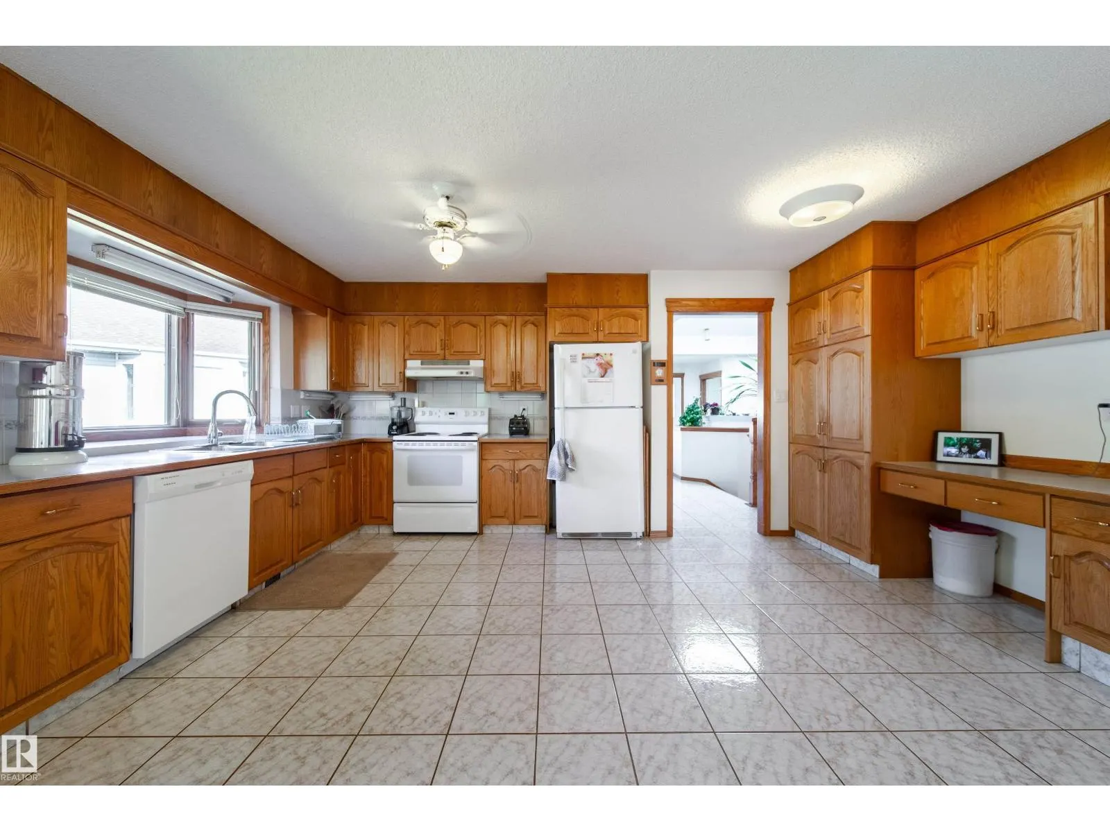 4228 46 St NW NW