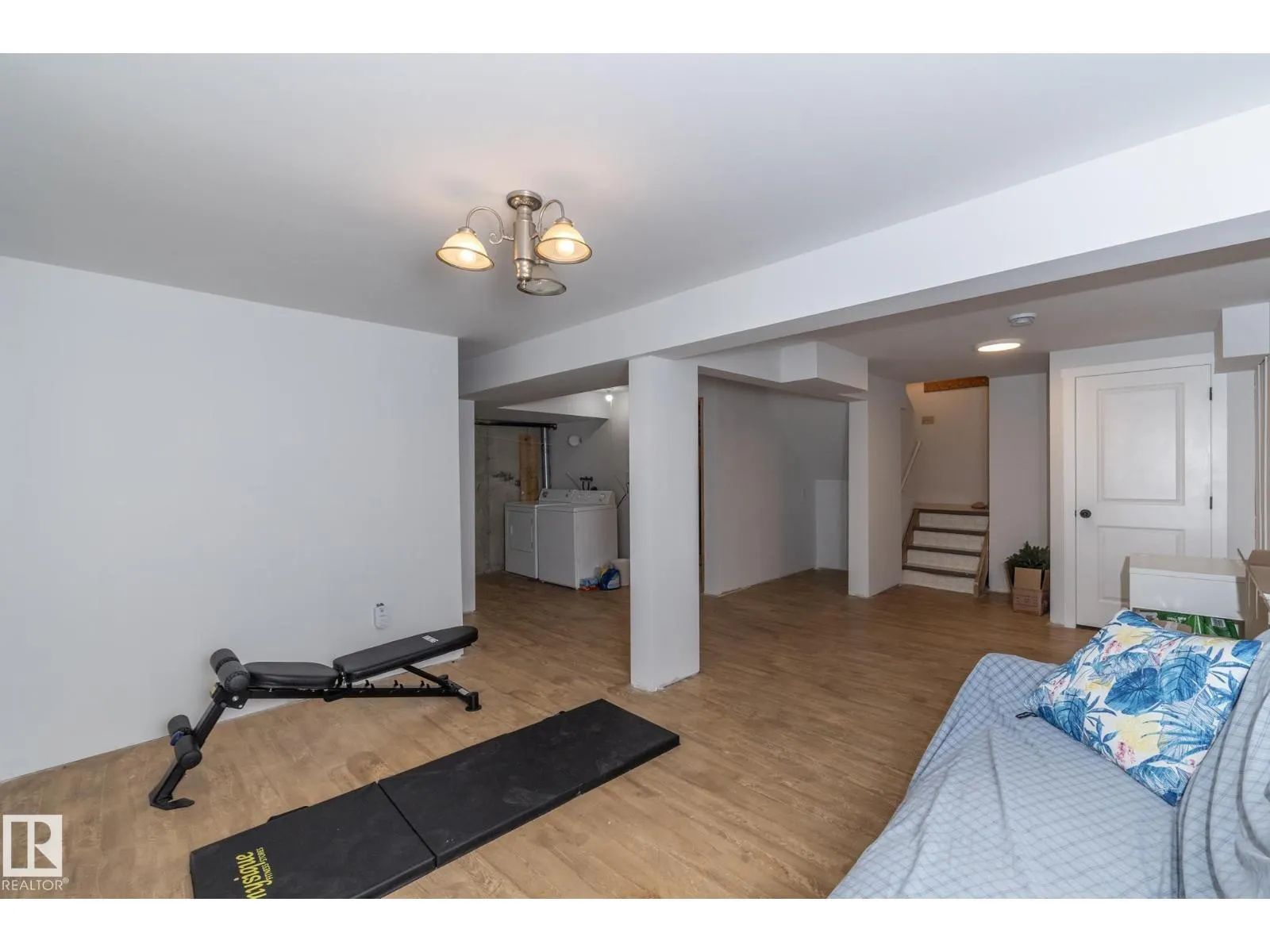 14834 43 AV NW NW