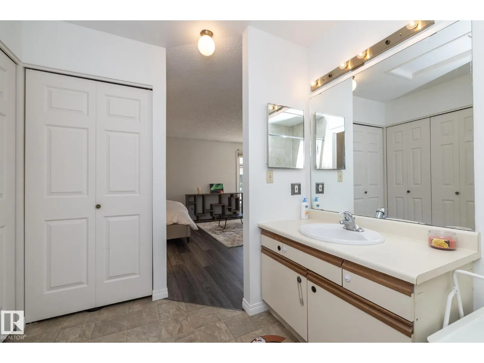 14834 43 AV NW NW