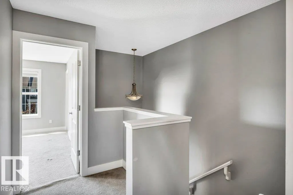 2103 24 ST NW