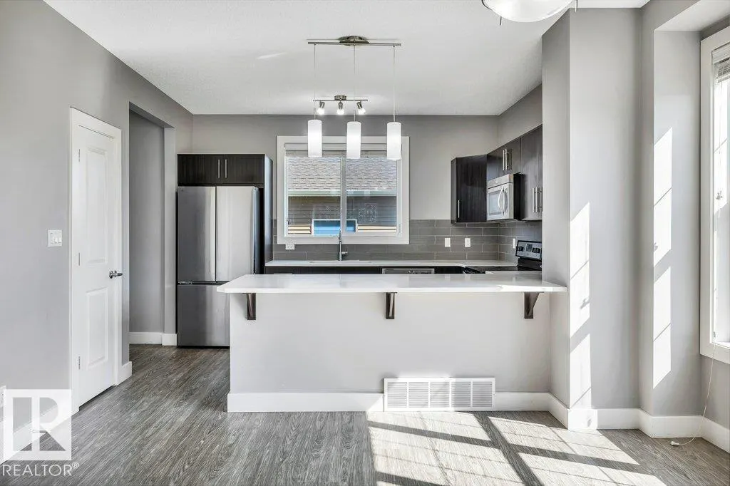2103 24 ST NW