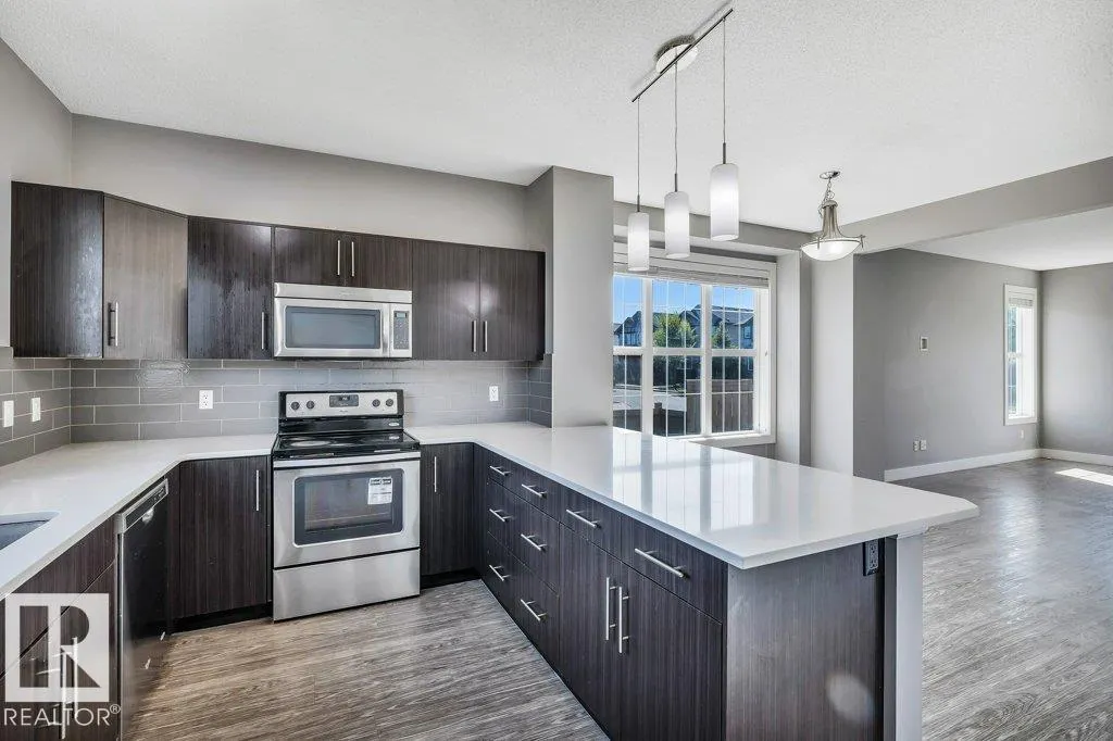 2103 24 ST NW