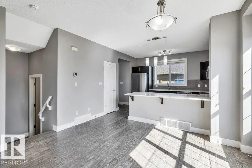 2103 24 ST NW